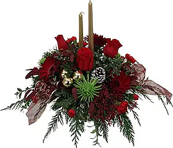 Centro de mesa navideño de rosas, gerberas y flores mixtas en colores cálidos