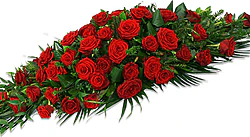 Spray funerario de rosas rojas