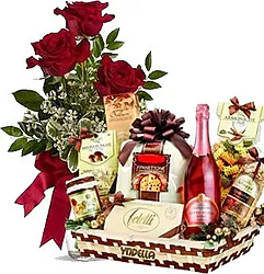 Trío de rosas rojas con canasta de regalo de Navidad