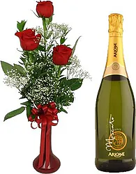 Trío de rosas rojas con vino espumoso